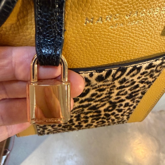 Marc Jacob’s Micro Leather Tote/Crossbody with leopard pocket - Picture 14 of 15